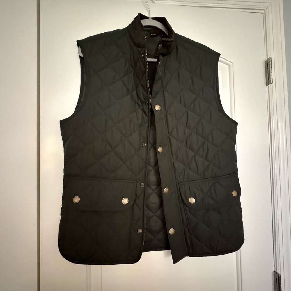 Men’s Barbour Lowerdale Quilted Vest! Excellent condition.